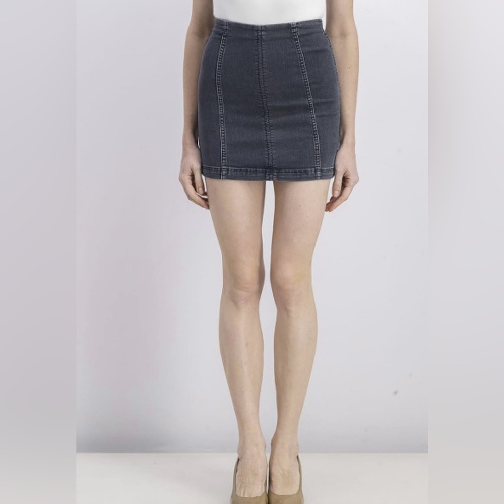 Free People Modern Femme Faded Grey Denim Stretch Skirt Women’s Size 8